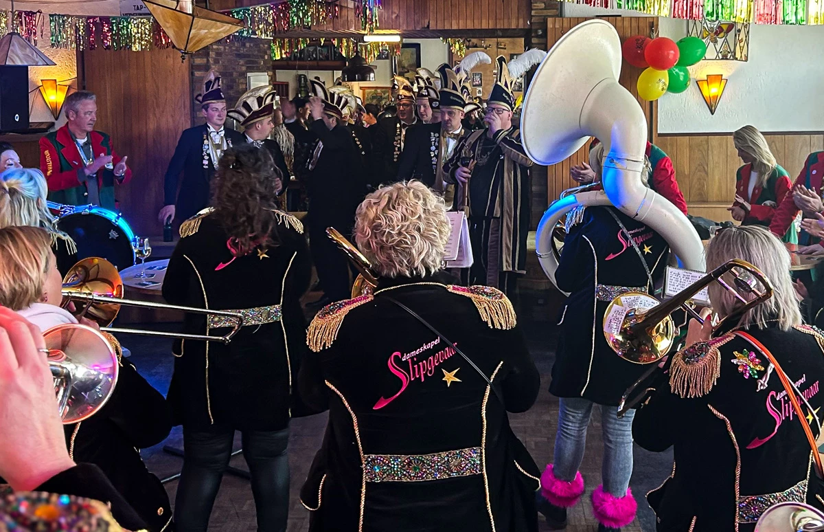 Bezoek Hoogheden Kadolstermennekes bij De Monnik Dranken & Carnavalstour 2025 6