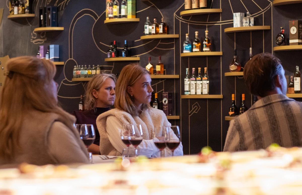 Marbré van everzwijn, geserveerd met perzik, tijm en knoflookcrème  3