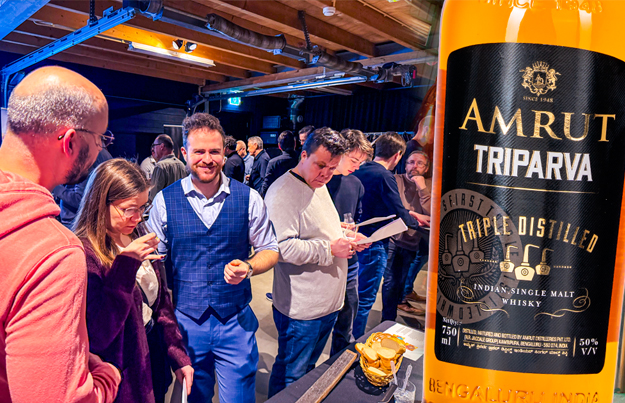 Amrut Triparva valt in de smaak bij inloopproeverij Slijterij De Helm in Pijnacker