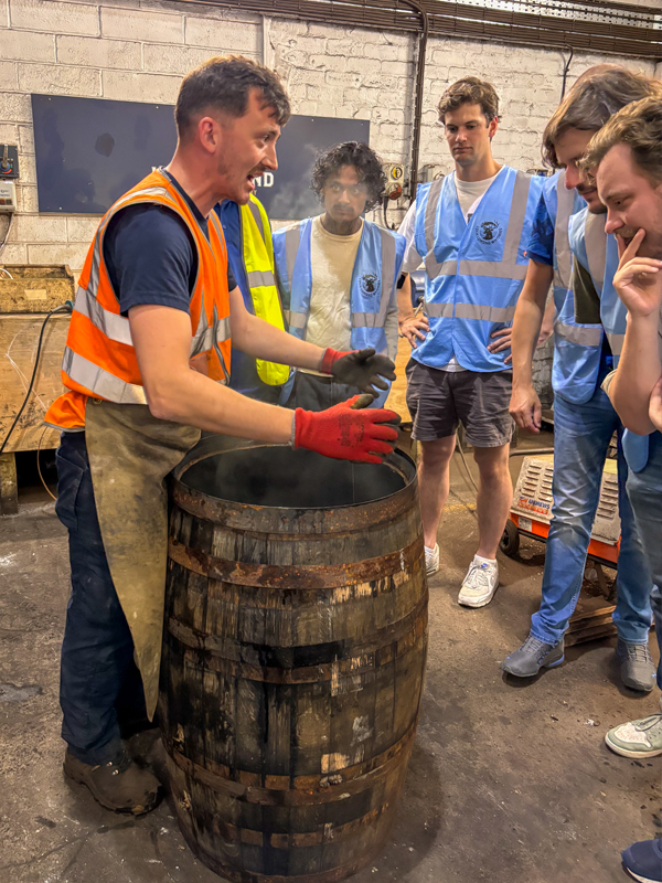 Gall en Gall slijters op bezoek bij Ben Lomond Gin in Lus 2