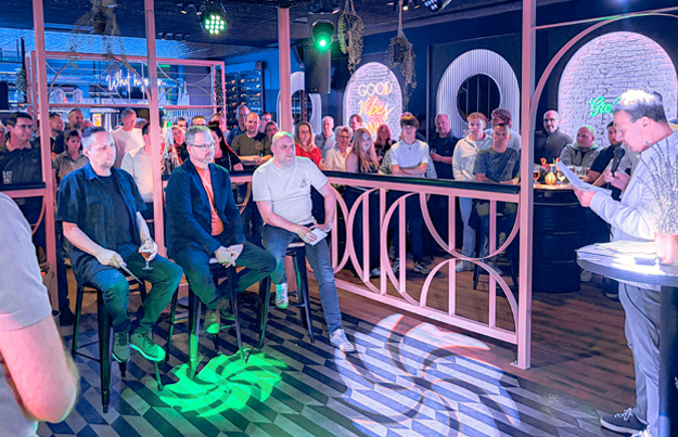 De Monnik Dranken viert 25-jarig jubileum van drie collega’s