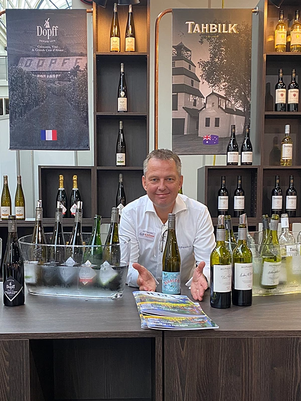 Mike Overvliet op Drankenbeurz met Dopff en Tahbilk