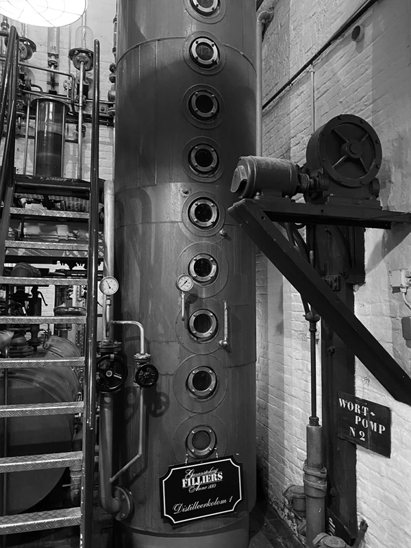 14 meter hoge column-still bij Filliers