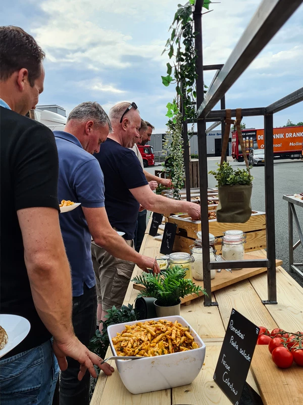 Voorjaarsbarbecue De Monnik Dranken 2024 sfeer 3