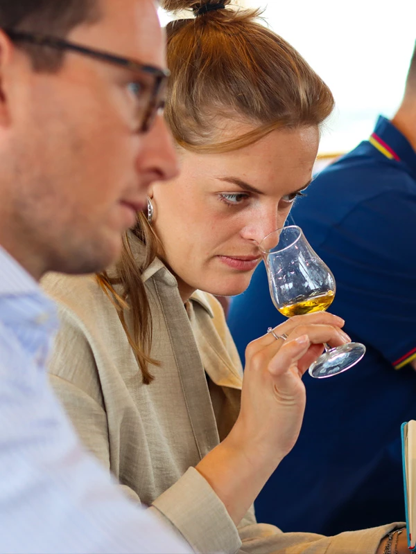 Rampur Indian Single Malt whisky sfeer 3