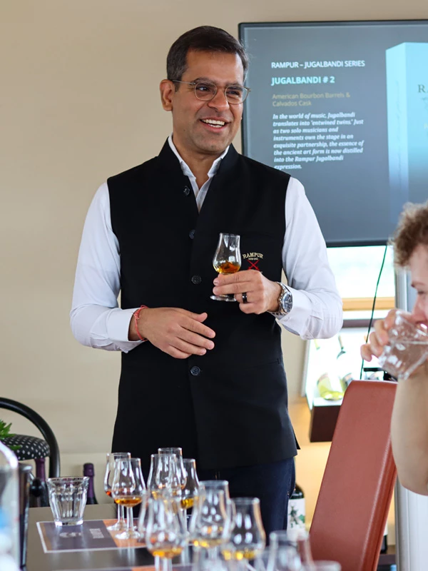 Rampur Indian Single Malt whisky sfeer 1