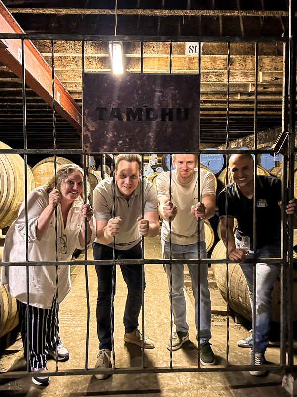 Nederlandse slijters brengen bijzonder bezoek aan Tamdhu  sfeer 5