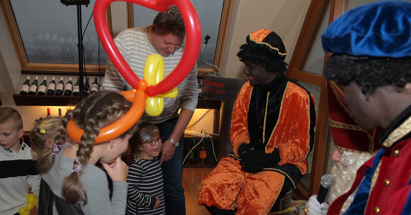 Sint en Pieten bij De Monnik Dranken